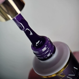 NAILVANA Géllakk - Iconic 018